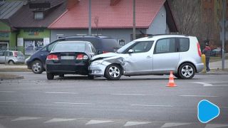 Wypadek na ul. Mieszka I. Poszkodowani w szpitalu