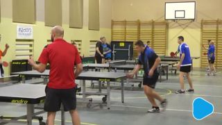 Amatorzy przy stołach