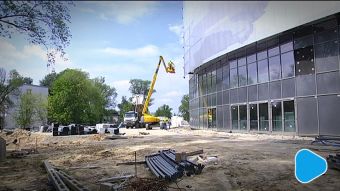 Hala w listopadzie, stadion z końcem lutego