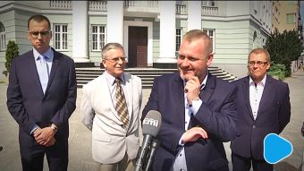 SLD i prawica krytykują Dariusza Wójcika