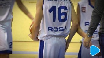 Juniorzy punktują pod koszem