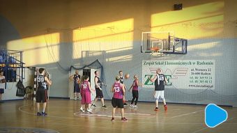 Amatorzy rządzą pod koszem