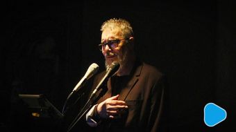 Jorgos Skolias zagrał w „Łaźni”