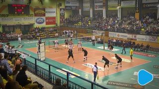 Na środku pod siatką