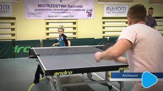 Amatorzy grają przy stołach