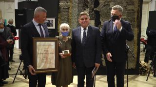 Barbara Michejda-Pinno odznaczona medalem Pro Masovia 