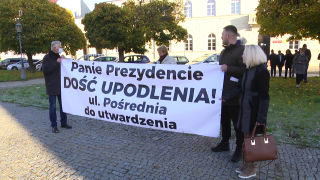 Blokowisko, a droga jak na wsi