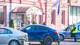 Staranował 10 aut. Usłyszał zarzuty