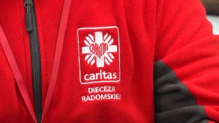 Streetworkerzy Caritas i Straż Miejska z pomocą dla bezdomnych