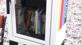 W Radomiu stanęły biblioteczki plenerowe i ławeczki literackie