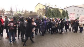 Domagają się obiecanych przez rząd podwyżek