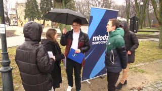 Uczniowie walczą z absurdami