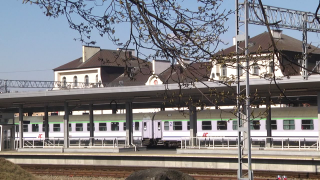 Młoda Lewica: bilety kolejowe bez podatku VAT, psycholog w każdej szkole