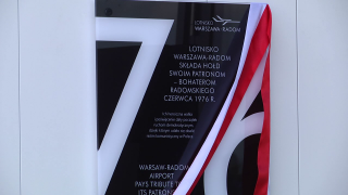Tablica upamiętniająca Czerwiec '76 na radomskim lotnisku