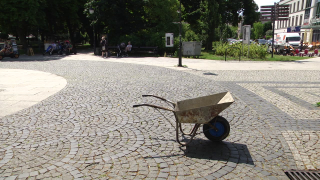 Mieszkańcy do prezydenta: ta taczka jest dla Pana  