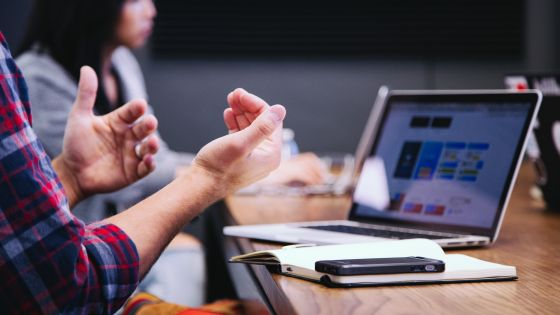 Nauka języka angielskiego dla firm - czy warto rozwijać umiejętności komunikacyjne?