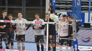 Debiut nowego trenera Czarnych w starciu ze Skrą 