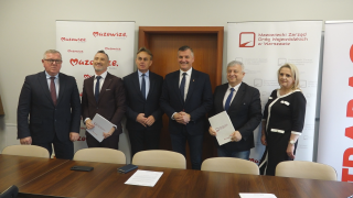 Umowy na dwie ważne inwestycje w gminach Zakrzew i Jedlnia-Letnisko