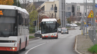 Duże zmiany wokół cmentarzy - dodatkowe autobusy i zamknięte ulice