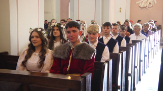 Para młoda i stroje z epoki. Kochanowski ponownie ożenił się z Podlodowską