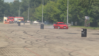 Ryk silników, tumany dymu i wielkie serca. Tompex&Stork-Bruk Racing Sunday w Przysusze zgromadził tłumy i pomógł małemu Kubusiowi