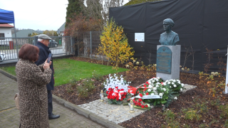 Wyjątkowy pomnik bohaterki w Jaszowicach odsłonięty. Kosztował niespełna 100 tys. złotych