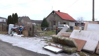 Pożar strawił mieszkanie młodej rodziny spod Radomia...