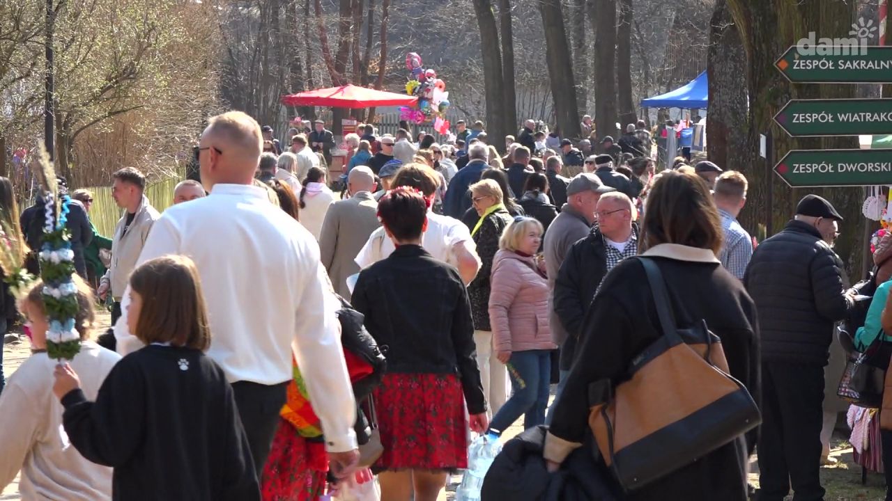 Tłumy w Muzeum Wsi Radomskiej na obchodach Niedzieli Palmowej