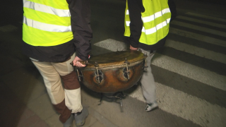 Iłża znów zabrzmiała rytmem barabanu. Niezwykła nocna tradycja przyciągnęła mieszkańców