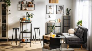 Jak nie zwariować przy meblowaniu pierwszego mieszkania? Lista priorytetów dla singla i pary