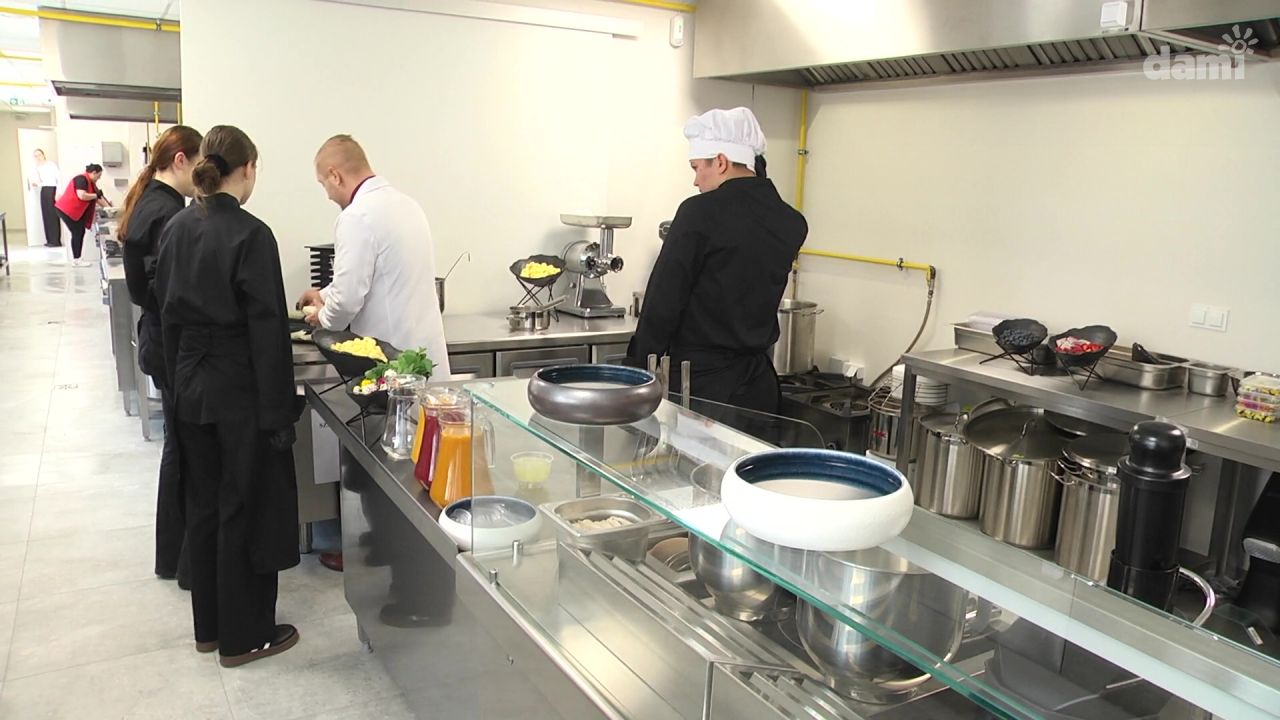 Będą nowi mistrzowie kuchni. Ruszyły kursy gastronomii i kelnerstwa