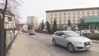 W miejskiej instytucji pracuje się krócej. 