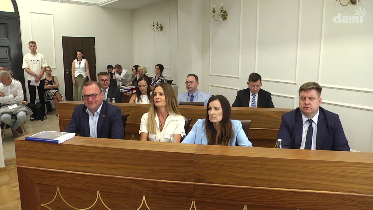 Prezydent z wotum zaufania i absolutorium. 