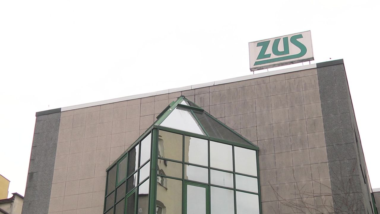 54 stulatków otrzymuje świadczenie honorowe z radomskiego ZUS