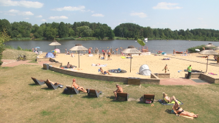 Mieszkańcy Radomia i okolic szukają ochłody. Przy trwającej fali upałów można zaobserować większą frekwencję osób na kąpieliskach w powiecie radomskim