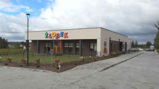 Wojewoda mazowiecki odwiedził nowy żłobek i plac budowy przedszkola w gminie Zakrzew