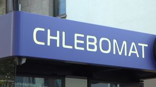 Pierwszy całodobowy chlebomat stanął w Radomiu. Maszyna oferuje świeże pieczywo, kanapki i słodkości